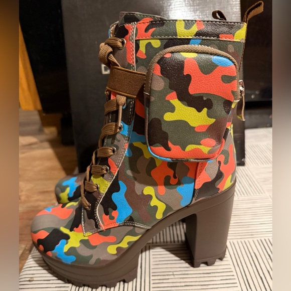 Cape Robbin Monik Block Heel Booties - Picture 5 of 12